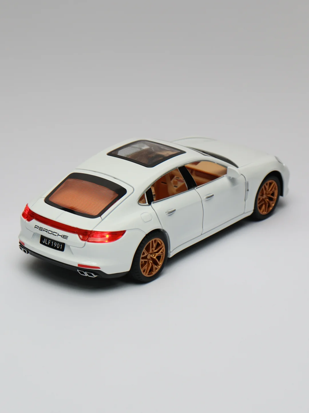 Белый металлическая машинка 1:24 Porsche 1900-13