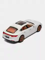 Белый металлическая машинка 1:24 Porsche 1900-13