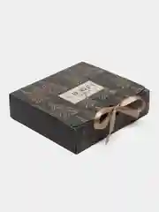Угольный коробка подарочная новогодняя с ленточкой. 20*18*5 см