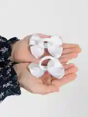 Белый бантики для волос, на резинке