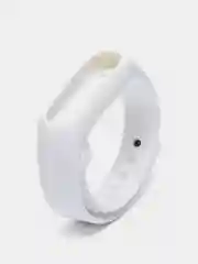 Белый силиконовый ремешок на Xiaomi Mi Band 2