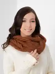 Коричневый вязаный шарф