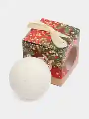 Красный бомбочка для ванны