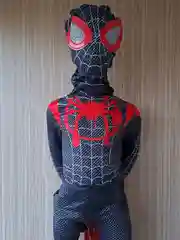 Костюм человека паука. Тень