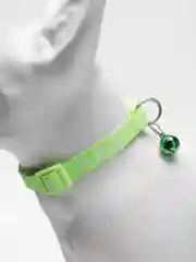 Салатовый ошейник для кошек и собак мелких пород с лапками и колокольчиком