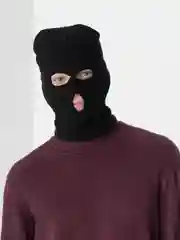 Черный балаклава вязаная