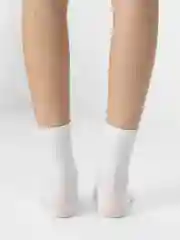 Носки белые, средней длины