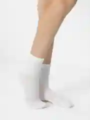 Носки белые, средней длины