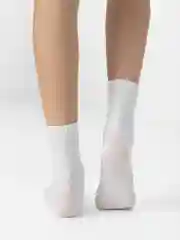 Носки белые, средней длины