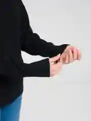 Черный джемпер женский, с горлом