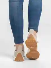 Бежевый кроссовки женские модные