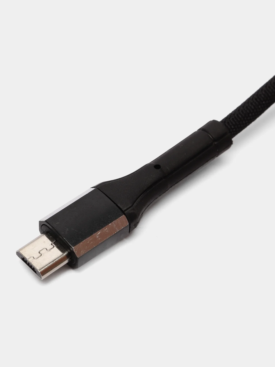 Черный кабель для зарядки и передачи данных Micro-USB