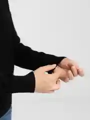 Черный свитер женский, вязанный, с высоким воротом