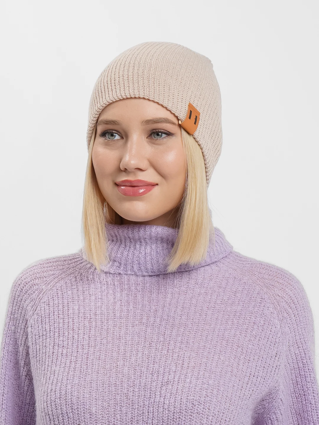 Бежевый шапка женская