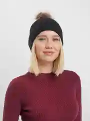Черный шапка с помпоном