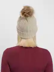 Белый шапка с помпоном