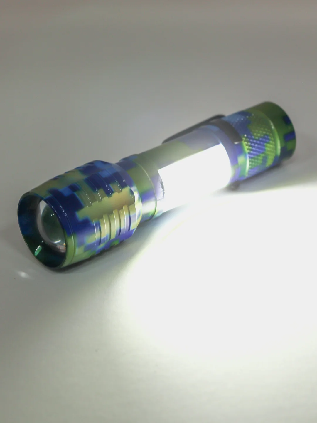 Индиго светодиодный ручной USB фонарик, аккумуляторный, с прищепкой и линзой