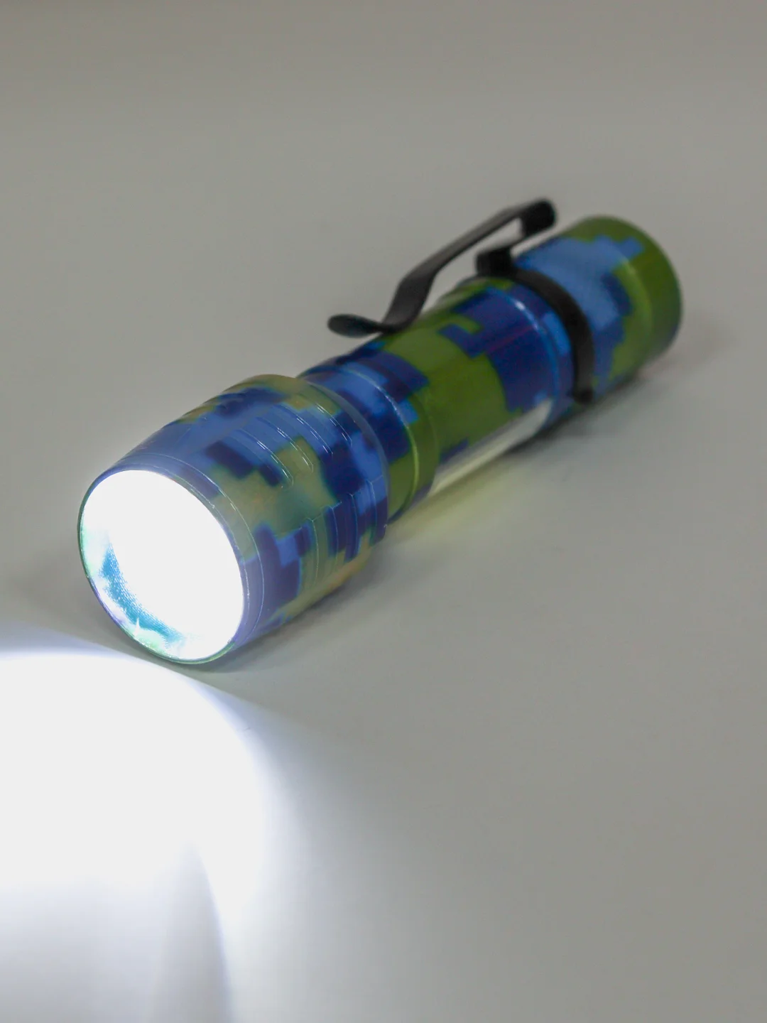 Индиго светодиодный ручной USB фонарик, аккумуляторный, с прищепкой и линзой