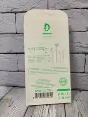 Белый наушники с микрофоном