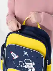 Желтый рюкзак школьный с принтом
