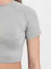 Белый женский спортивный костюм: шорты и футболка