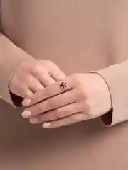 Серебряный кольцо Черный цветок / открытое кольцо