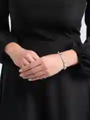 Серебряный браслет из бусин, светящийся в темноте