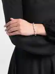 Золотой браслет из бусин, светящийся в темноте
