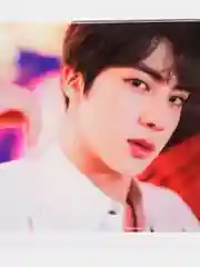 Бежевый наклейка на банковскую карту "Ким Сокджин BTS"