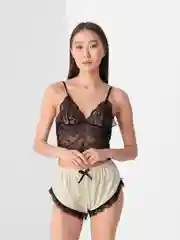 Салатовый пижама женская: топ ажурный и шорты велюр