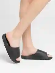 Черный сланцы женские IZI, размеры 36-41
