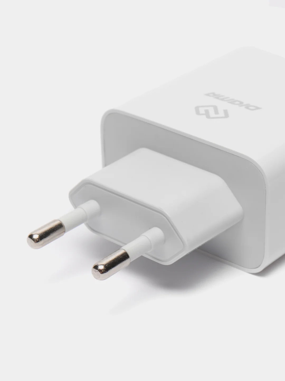 Белый сетевое зарядное устройство Digma, 2 USB 2.1A+1A