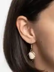 Светло-жёлтый серьги с меховым помпоном