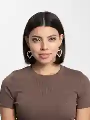 Серьги в форме сердечка из бусин