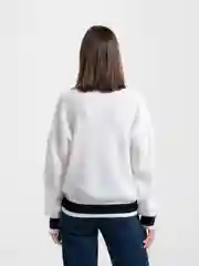 Белый джемпер женский