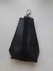 Коричневый ключница кожаная