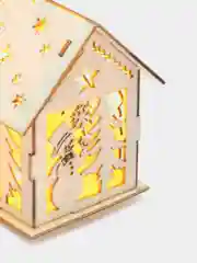 Желтый новогодняя елочная игрушка со светом