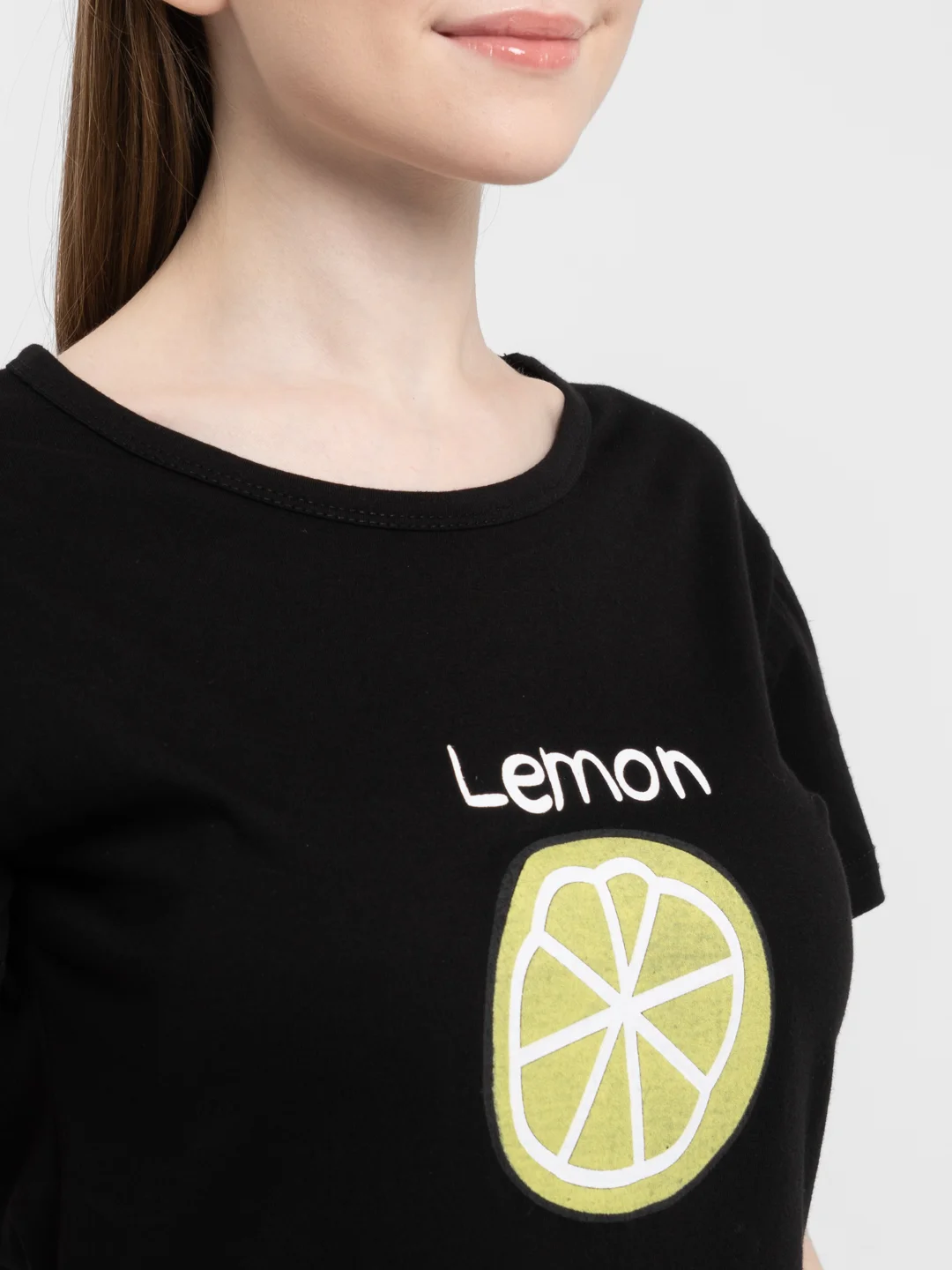 Черный женский костюм: футболка с принтом "Lemon" и шорты с лампасами