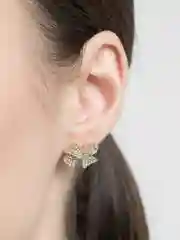 Золотой серьги с серебряной иглой, с бабочкой, гипоаллергенные