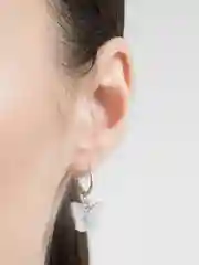 Серебряный серьги Бабочки цветные с блестками на кольце