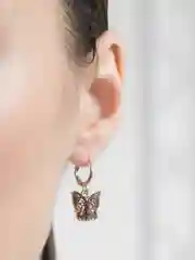 Черный серьги Бабочки цветные с блестками на кольце