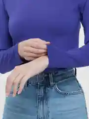 Фиолетовый водолазка
