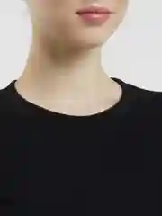 Черный лонгслив укороченный, в рубчик, с длинными рукавами
