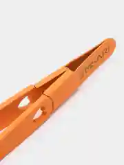 Оранжевый пинцет для бровей MISARI 307 "Сердце"