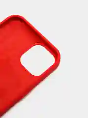 Алый чехол Silicone Case для iPhone 13 с закрытым низом