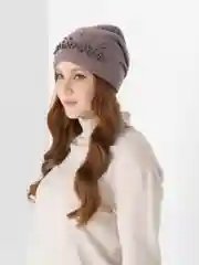 Шапка с бусинами