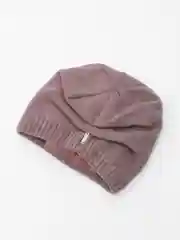 Шапка с бусинами
