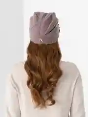 Шапка с бусинами