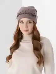 Шапка с бусинами