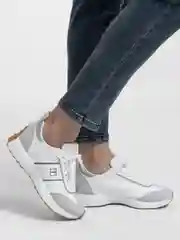 Белый кроссовки женские модные